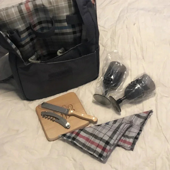 Brittania Cheese and wine picnic tote. New unused condition. - Picture 3 of 8